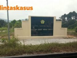 Diduga Langgar Disiplin ASN, Oknum di Kantor Camat Meral Barat Asyik Main Batu Lacak di Jam Operasional Pelayanan