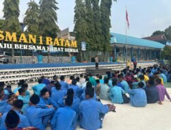 KAPOLSEK SEKUPANG SOSIALISASI KANTIBMAS,KE PELAJAR SMAN 1 SEKUPANG.TEKANKAN ANTI TAWURAN & BULLYING.