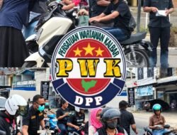 Di Tengah Kabut Asap Ketapang, BPWU, IPSI Dan PWK Bagikan 1.500 Masker Kepada Pengendara