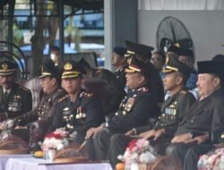 Semarak HUT TNI ke-81, Kapolres Nagan Raya Perkuat Sinergitas TNI-Polri melalui Upacara dan Pemberian Tumpeng
