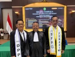 Eko Ponco, S.H. Sumpah Advokat GRATIS Melalui FERADI WPI di Pengadilan Tinggi Surabaya didampingi Pengurus DPP Adv.Dwi Siswanto & Adv.Yulianto Kiswocahyono
